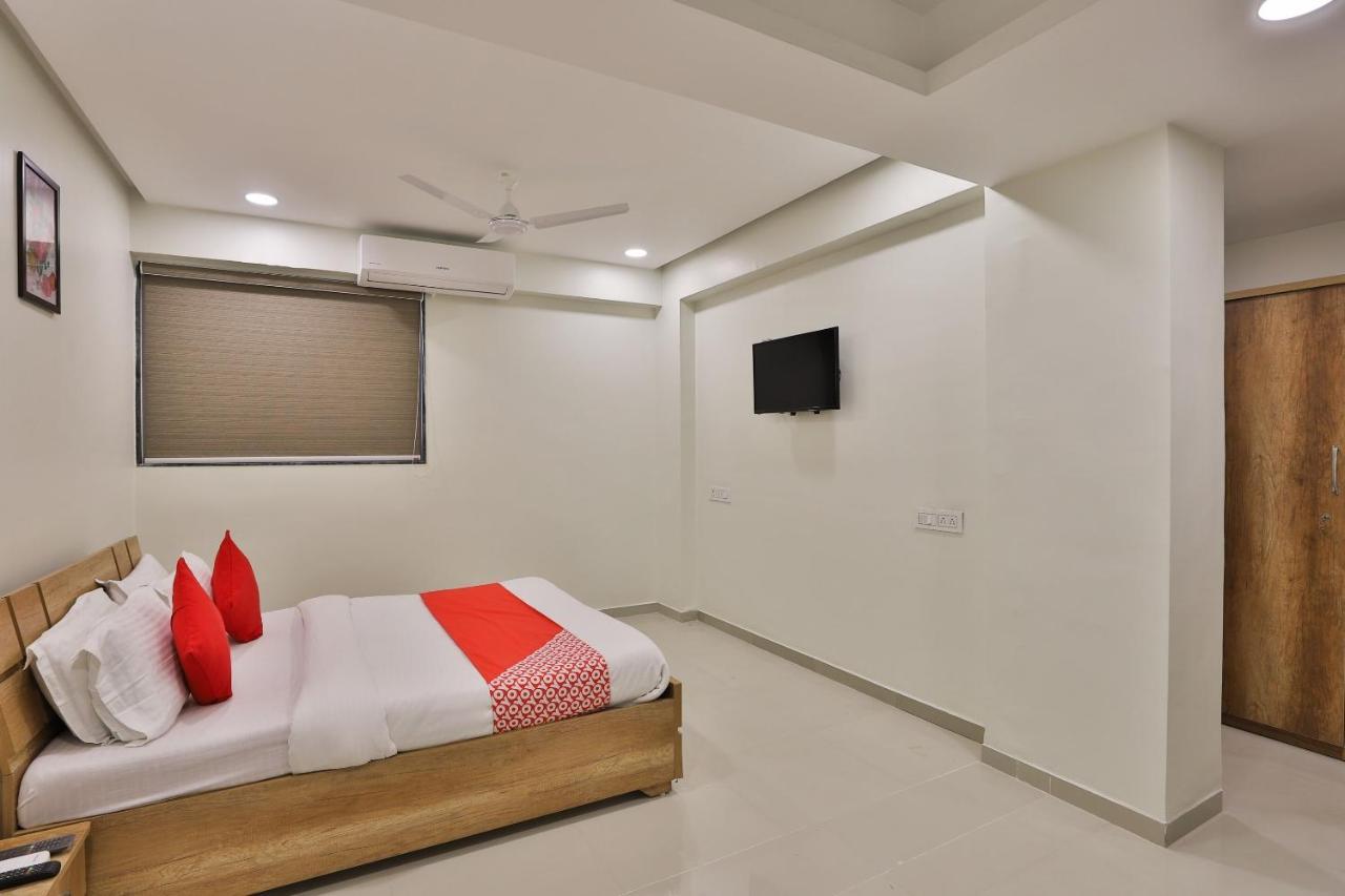 Collection O 12462 Hotel Shiv Inn Gandhinagar Eksteriør bilde