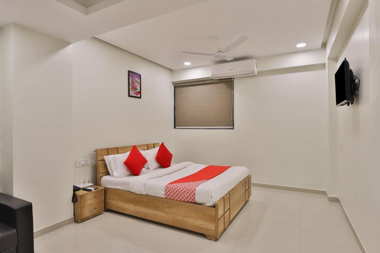 Collection O 12462 Hotel Shiv Inn Gandhinagar Eksteriør bilde