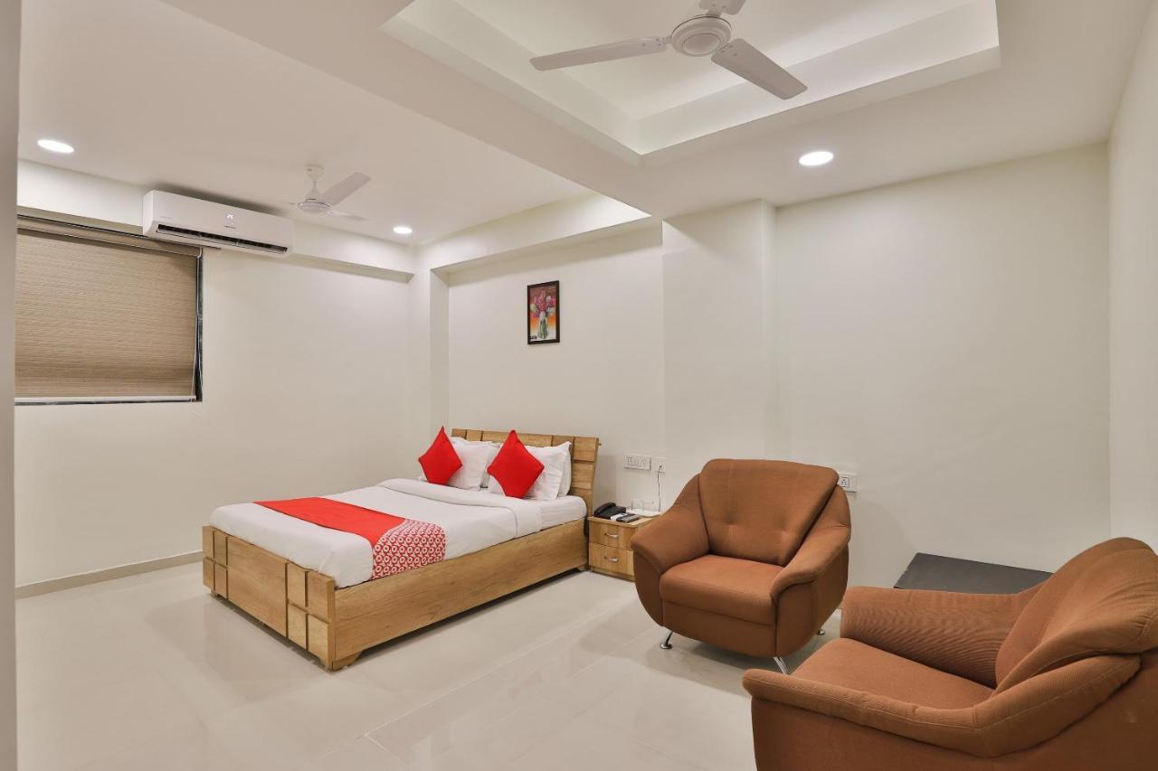 Collection O 12462 Hotel Shiv Inn Gandhinagar Eksteriør bilde