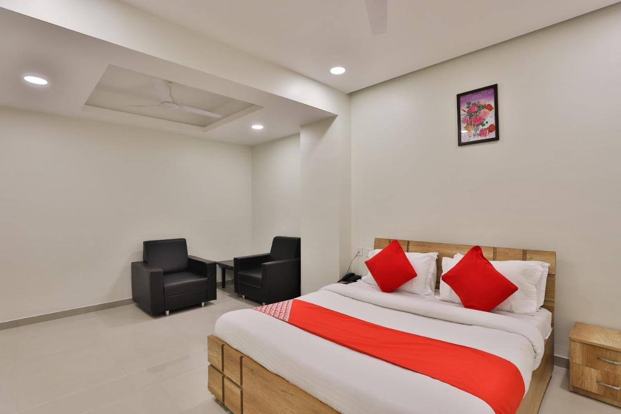 Collection O 12462 Hotel Shiv Inn Gandhinagar Eksteriør bilde