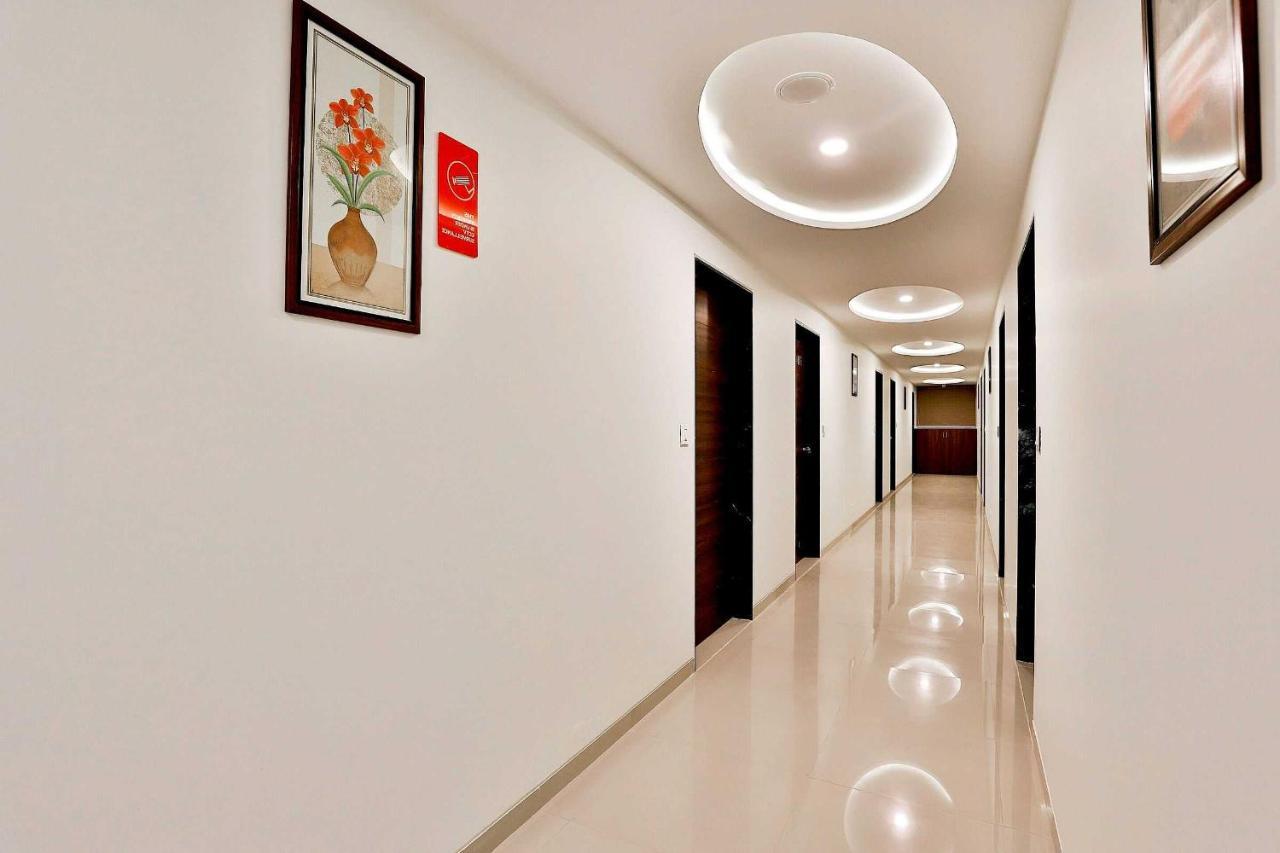 Collection O 12462 Hotel Shiv Inn Gandhinagar Eksteriør bilde