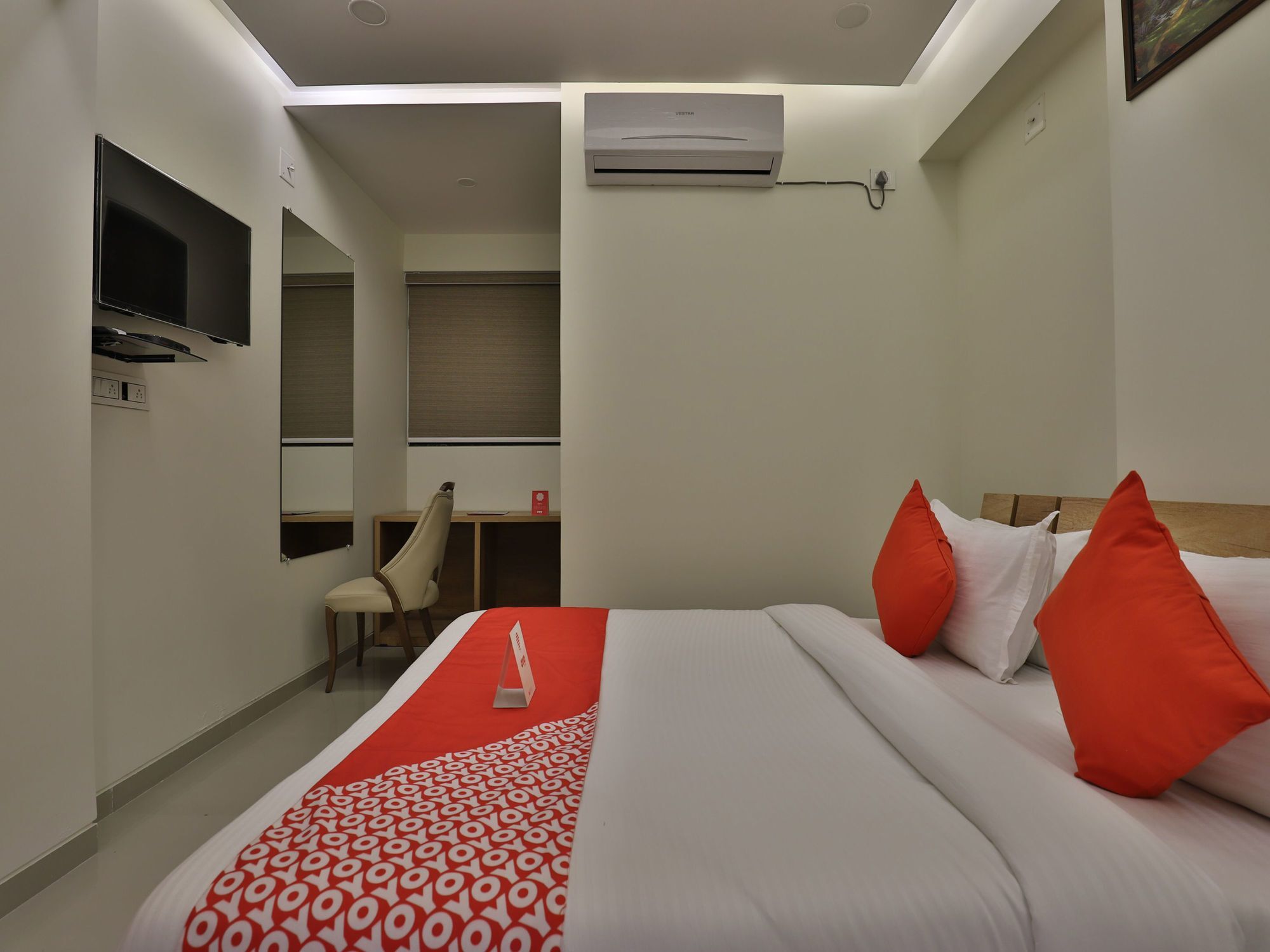 Collection O 12462 Hotel Shiv Inn Gandhinagar Eksteriør bilde