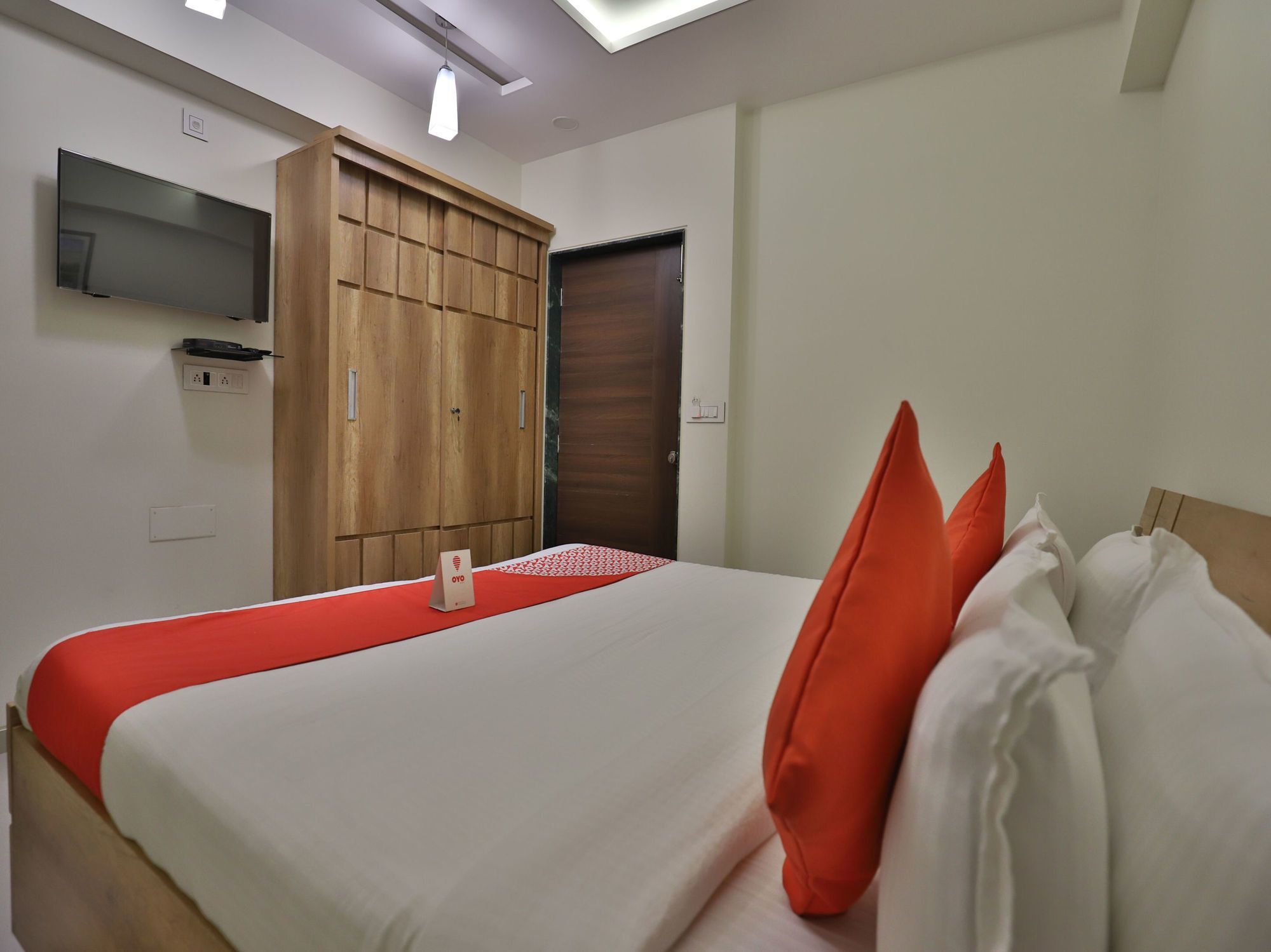 Collection O 12462 Hotel Shiv Inn Gandhinagar Eksteriør bilde
