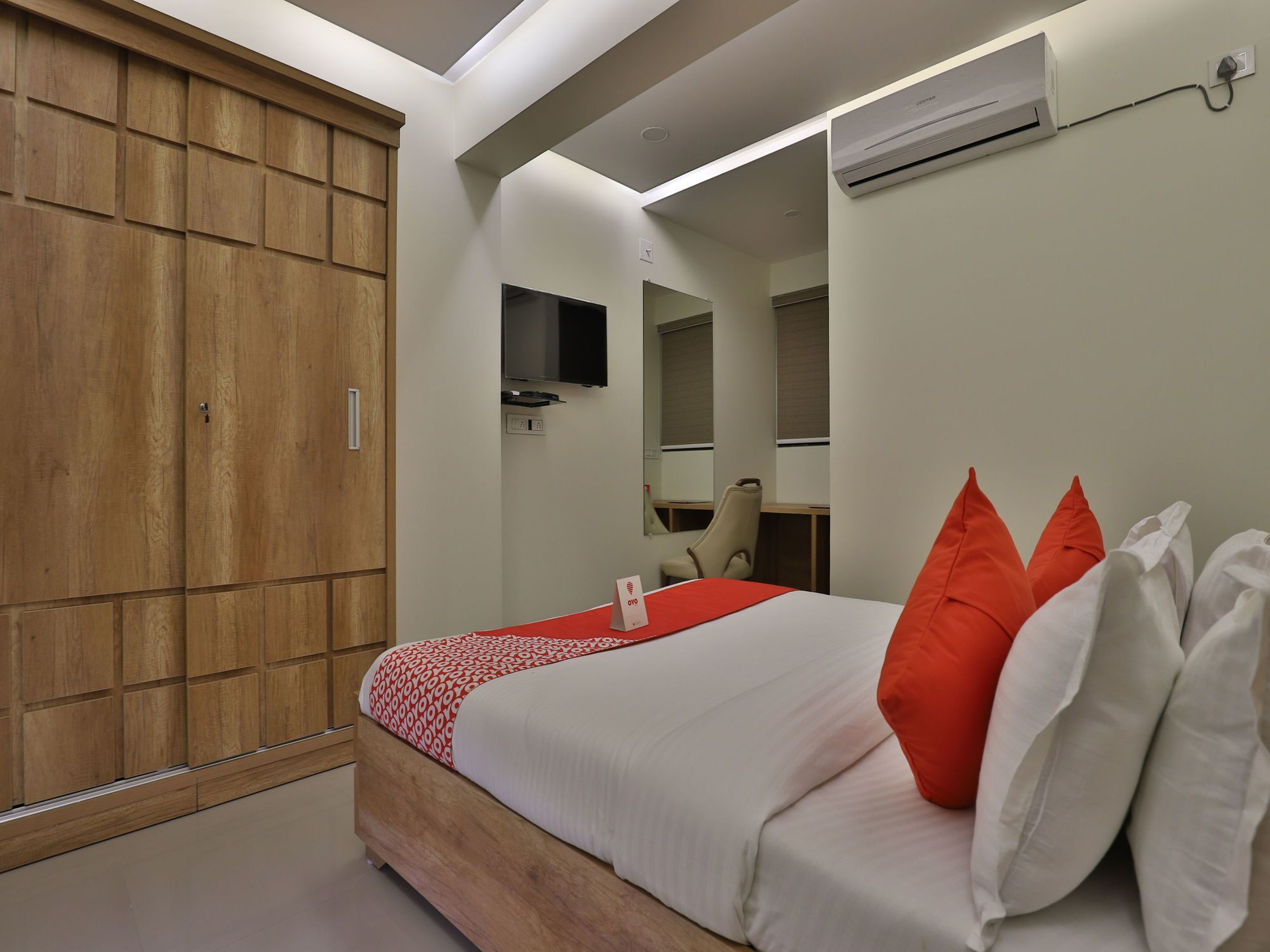 Collection O 12462 Hotel Shiv Inn Gandhinagar Eksteriør bilde