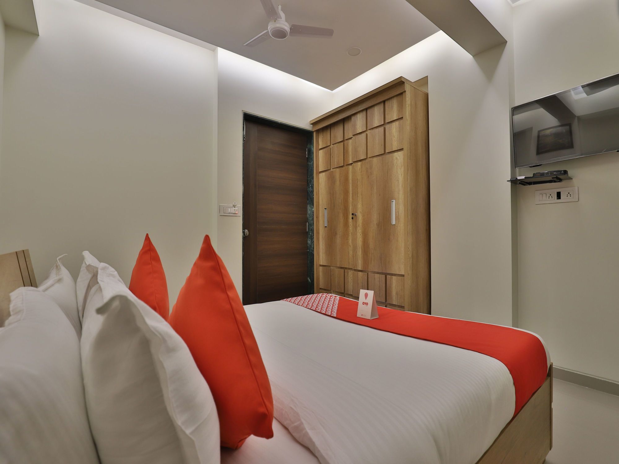 Collection O 12462 Hotel Shiv Inn Gandhinagar Eksteriør bilde